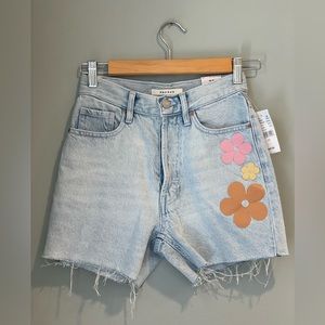 PacSun 90s Girlfriend Jean Shorts Frayed Hem‎ High Rise Light Wash- Size 23 NWT